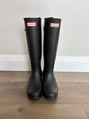 Womans classic tall Hunter rain boots